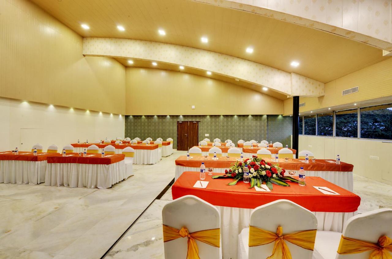 Manpho Bell Hotel & Convention Center Bangalore Dış mekan fotoğraf